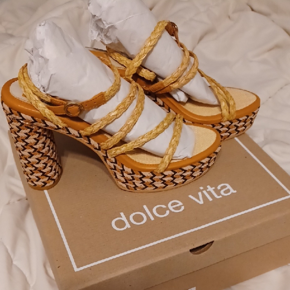 NEW!!! Dolce Vita Women's Tan and Cream Platform Sandals